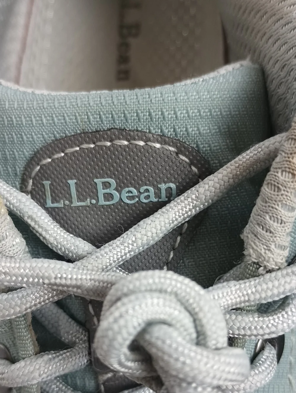 L.L. Bean Women's Hiking trail walking shoes/sneakers. size 8.5 gray/light teal